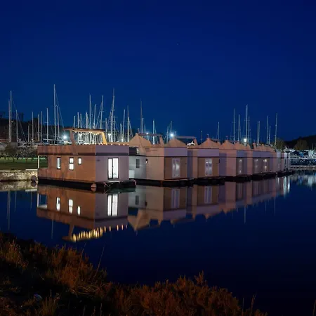 Floating House - Aria Apartment Pula