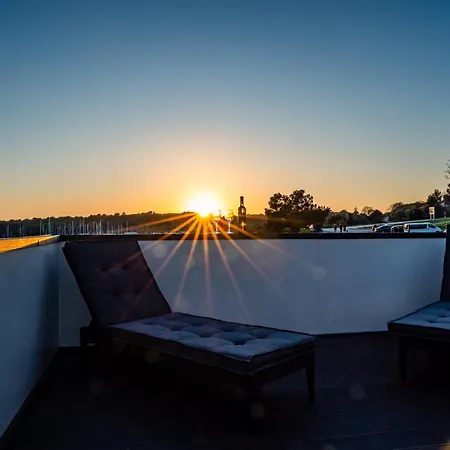 Floating House - Aria *