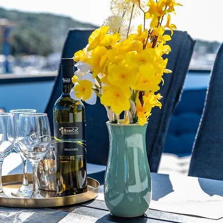 Floating House - Aria Apartament