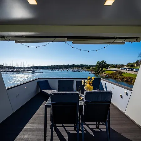 Apartment Floating House - Aria Pula