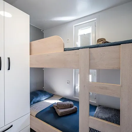 Floating House - Aria Apartment Pula