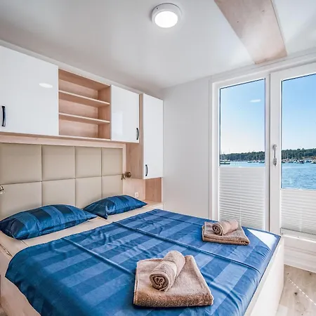 Apartment Floating House - Aria