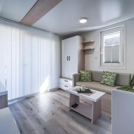 Floating House - Aria