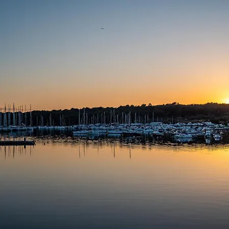 Floating House - Aria Lägenhet Pula