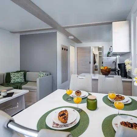 Floating House - Aria 풀라