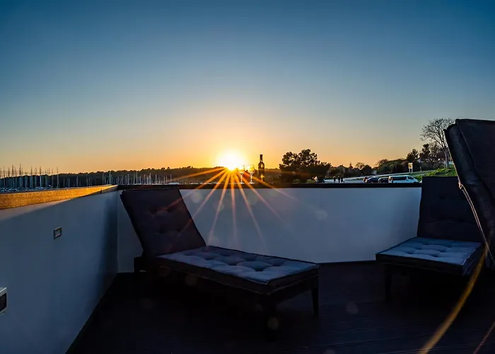 Floating House - Aria *