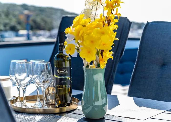 Floating House - Aria Apartman