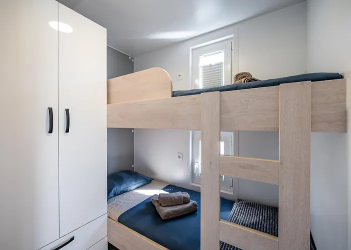 Floating House - Aria Apartman Pula