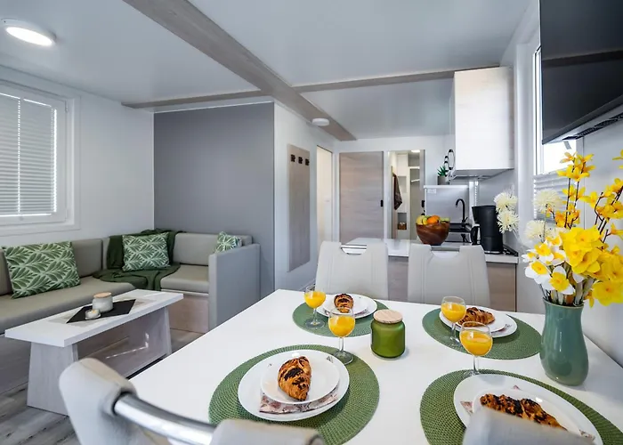 Floating House - Aria Pula