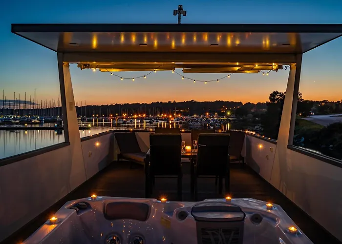 Floating House - Aria * 풀라