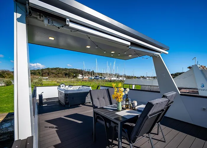 Floating House - Aria 풀라